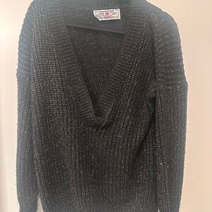 Black V-Neck Sweater with Chunky Knit and Long Sleeves